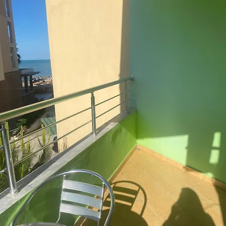 Shtepia Juaj Seaside Newly Renovated 2026 דירה דורס